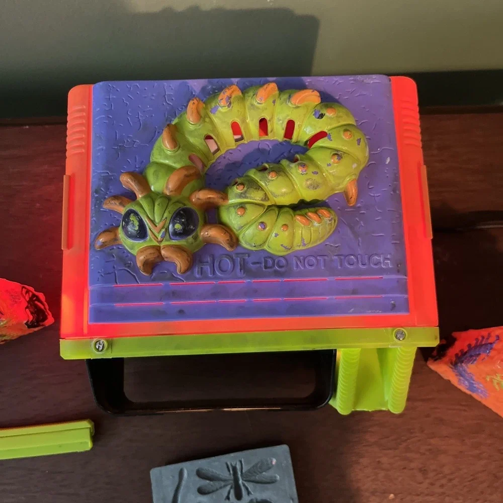 Vintage 2006 Creepy Crawlers  Bug Maker With Some Accessories No Box